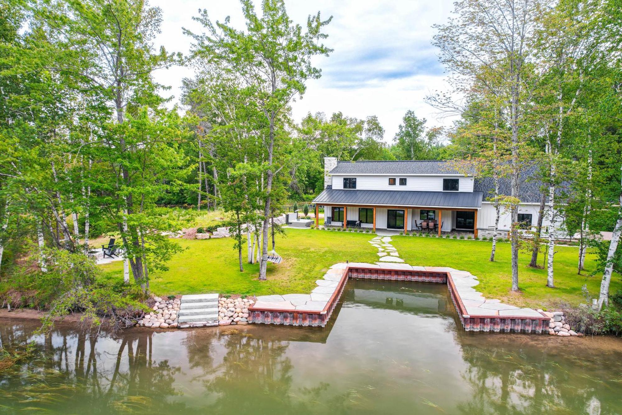 Cottage On Crooked River With Dock And Slip! Alanson Exterior photo